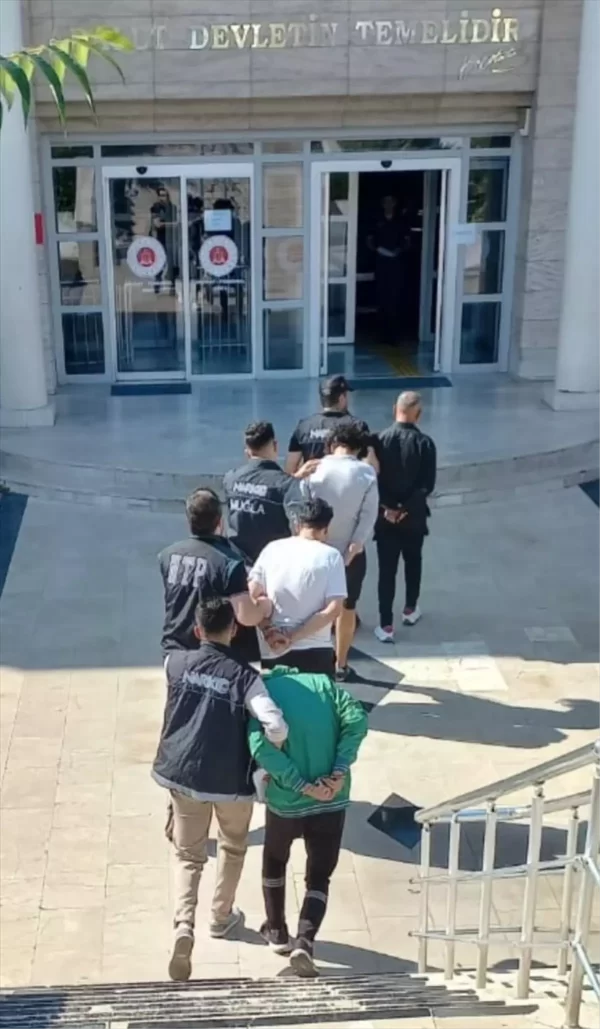 Menteşe'de Uyuşturucu Operasyonu 19 mugla da uyusturucu ticareti yaptiklari iddia 17794913 amp e1725651798208