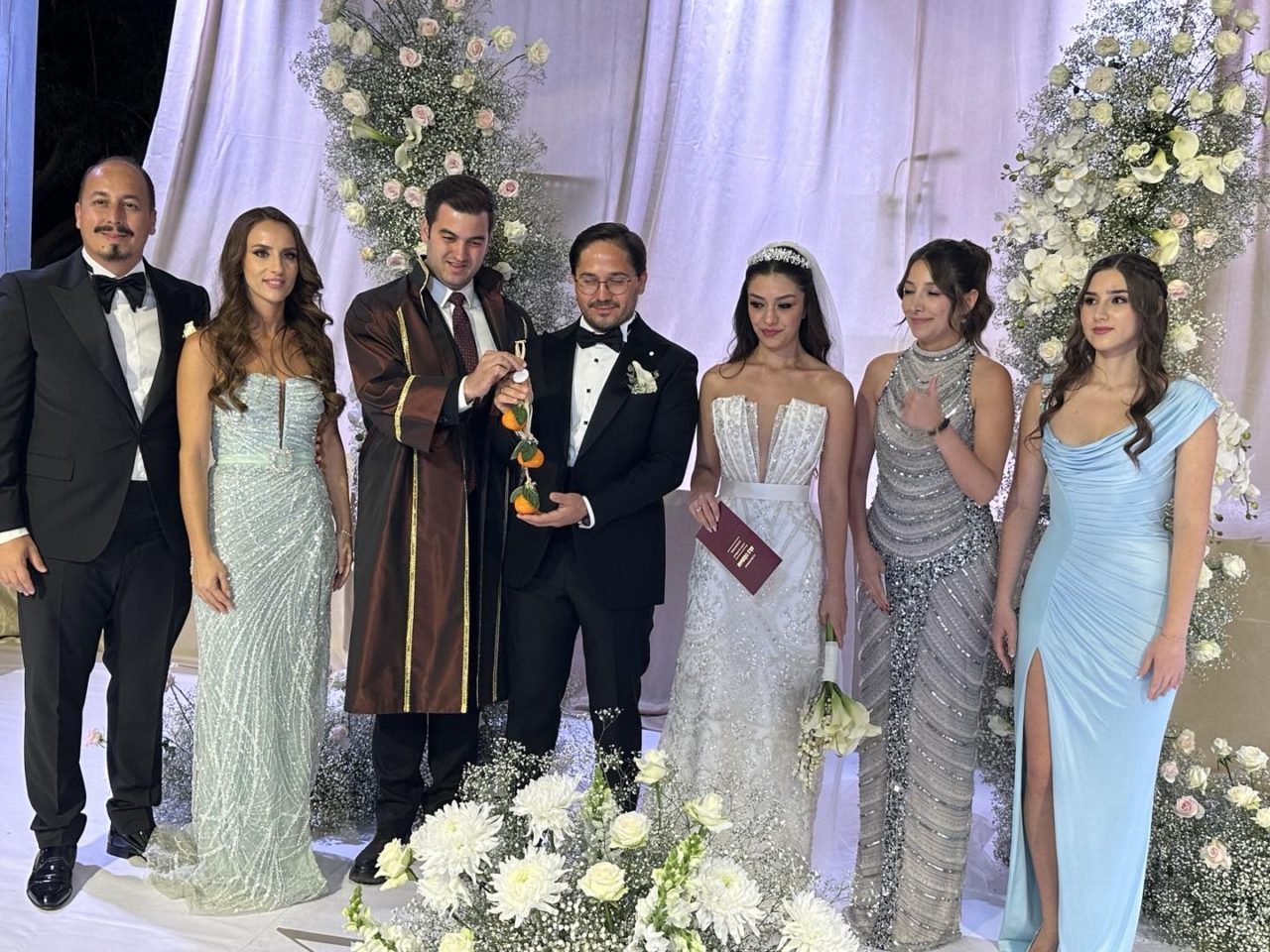 Emre Ceyhan Pınar Aydınlıoğlu çiftine muhteşem düğün 4 463945438 17942595071880535 7466866336222453992 n scaled