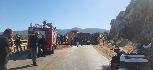 Bodrum'da hafriyat yüklü kamyon devrildi yol trafiğe kapandı 2 85856585658
