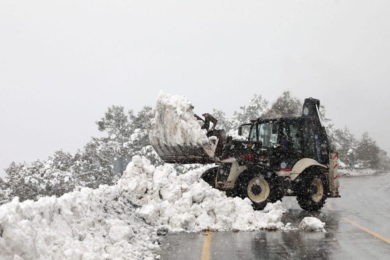 Beyaza Burunen Muglada Yollar Ulasima Acildi 3 scaled