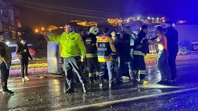 Milas yağış kazaya davetiye çıkardı 2 yaralı 6 milas ta otomobil takla atti 1 1734298212 9KtB5E