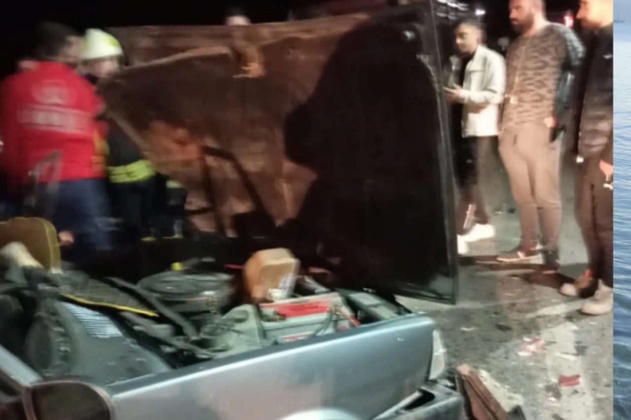 Kamyon ve Otomobilin Karıştığı Kazada 1 ağır yaralı 14 Beyaza Burunen Muglada Yollar Ulasima Acildi 3 scaled