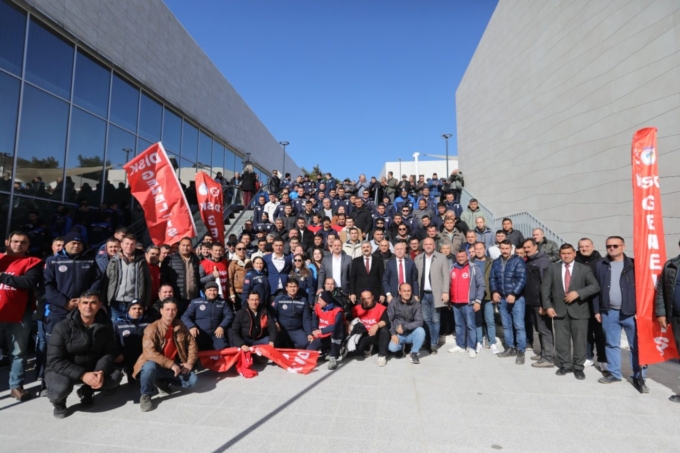 Büyükşehir’den İşçilerin Yüzlerini Güldüren Zam 16 Buyuksehirden Isciye Yuzleri Gulduren Yuzde 41.50 Zam 7 scaled e1739471640834