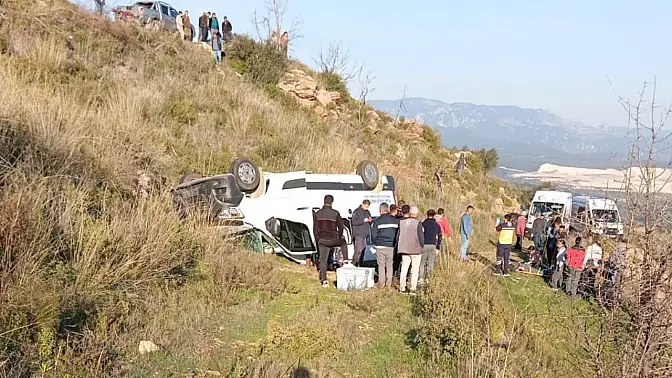 Diyaliz hastalarını taşıyan araç takla attı: 1 ölü, 5 kişi 11 milas ta hasta tasiyan arac ka 1741706991 TIRDwJ
