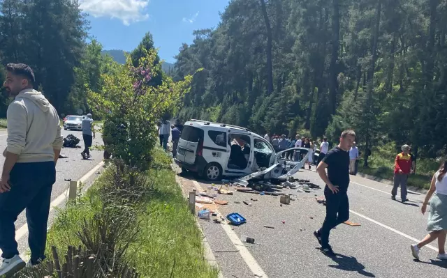 4 aracin karistigi zincirleme kazada yol savas 18529953 5434 m