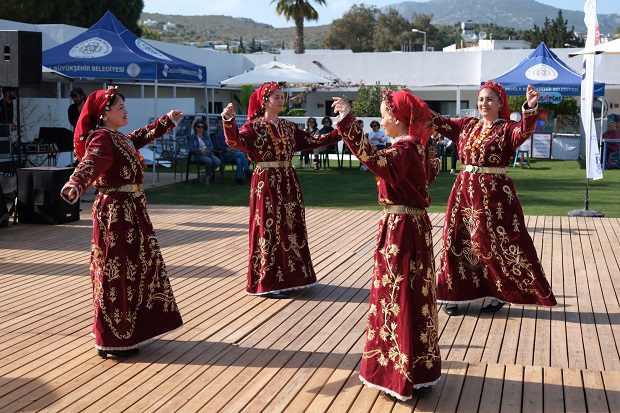 bodrum belediyesi bitezin yeni festivali renkli goruntulerle gecti 33