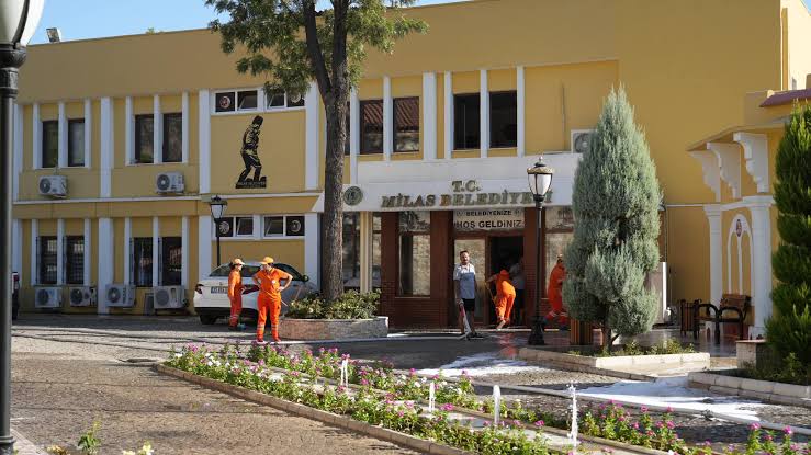 Milas Belediyesi'nde yolsuzluk iddiaları 3 images 11