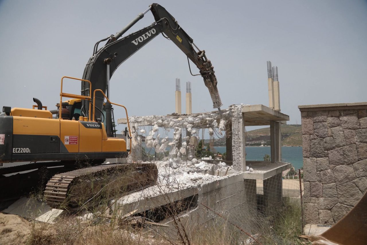 Bodrum'da kaçak yapıların yıkımı sürüyor 2 FB IMG 1748257593337 scaled