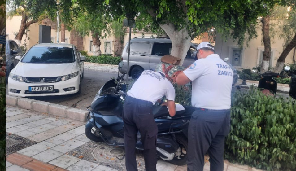 Zabıta 'dan Kaldırıma park eden motosikletlilere ceza 3 Screenshot 20250522 151605 Facebook 5