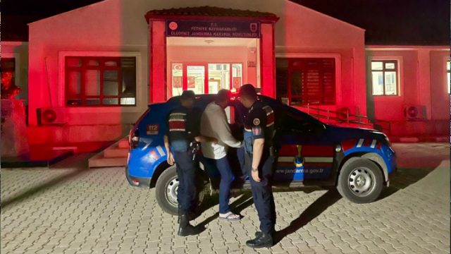 Kırmızı Bültenle Aranan Şahıs Yakalandı 12 images 2 4