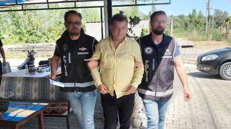 Borsada manipülasyon soruşturmasında yurt dışına kaçarken yakalandılar 2 images 3 2