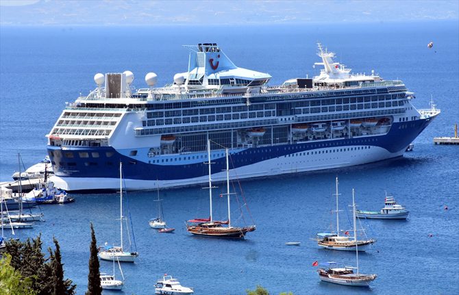 Marella Discovery 2 Bodrum'a bin 789 yolcu ile geldi 11 marella6