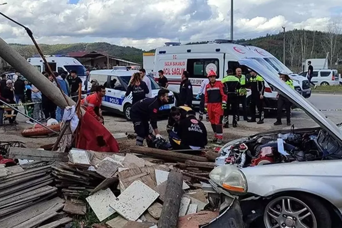 Muğla’da 7 260 adet ölümlü yaralanmalı trafik kazası meydana geldi. 17 mugla da feci kaza 4 kisi hayatini kaybetti 18485856 8191 amp