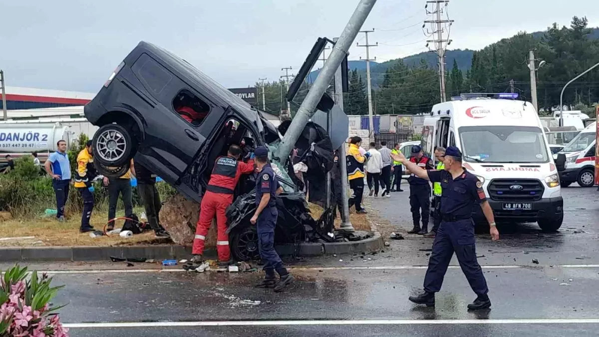 Muğla'da Trafik Kazası: 1 Ölü, 3 Yaralı 1 mugla da trafik kazasi arac direge carpip hav 18690649 amp