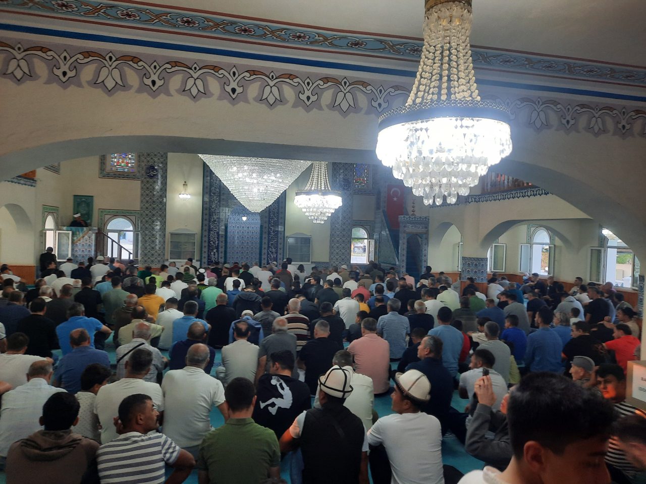 Bayram Namazında camiler doldu taştı 4 20250606 061924 scaled