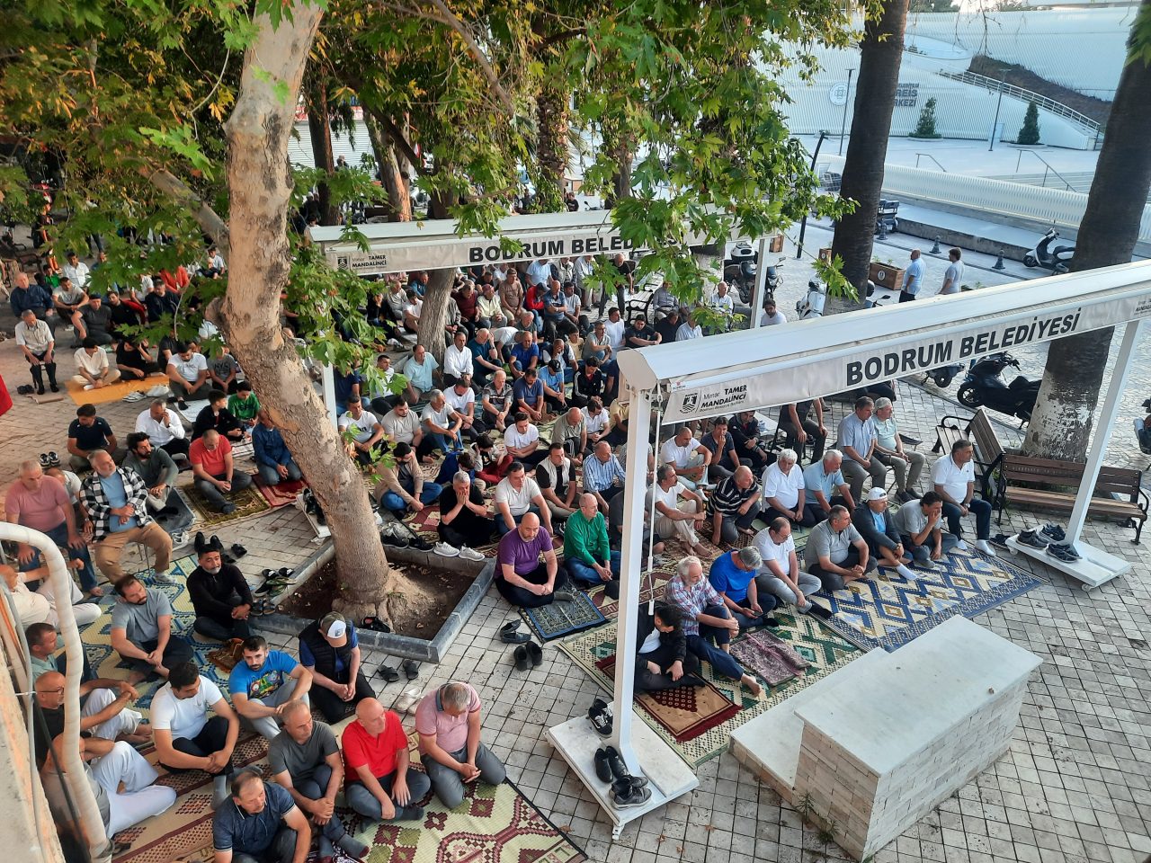 Bayram Namazında camiler doldu taştı 5 20250606 062310 scaled