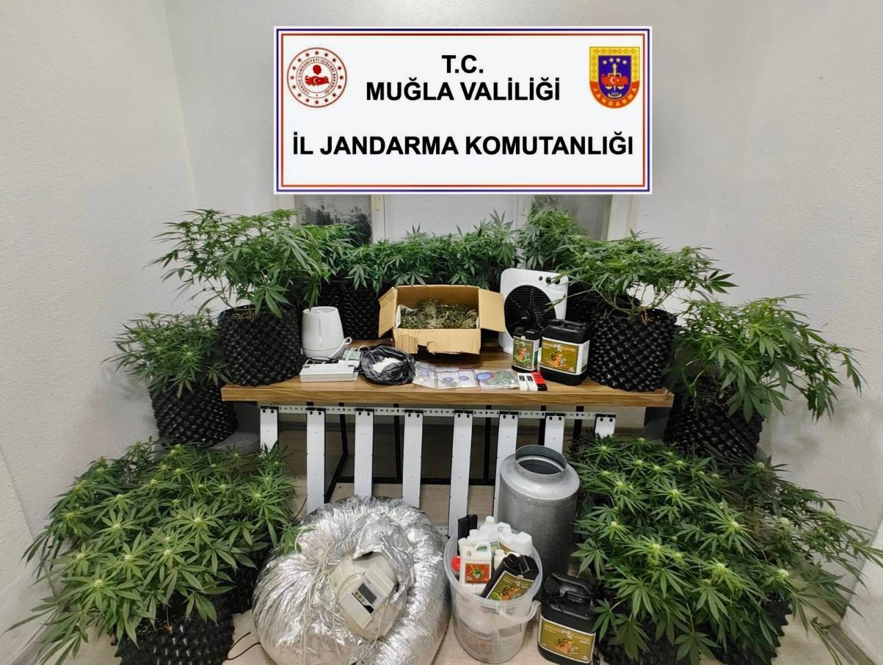 Gündoğan 'da uyuşturucu operasyonu 2 gözaltı 10 IMG 20250613 WA0037 scaled