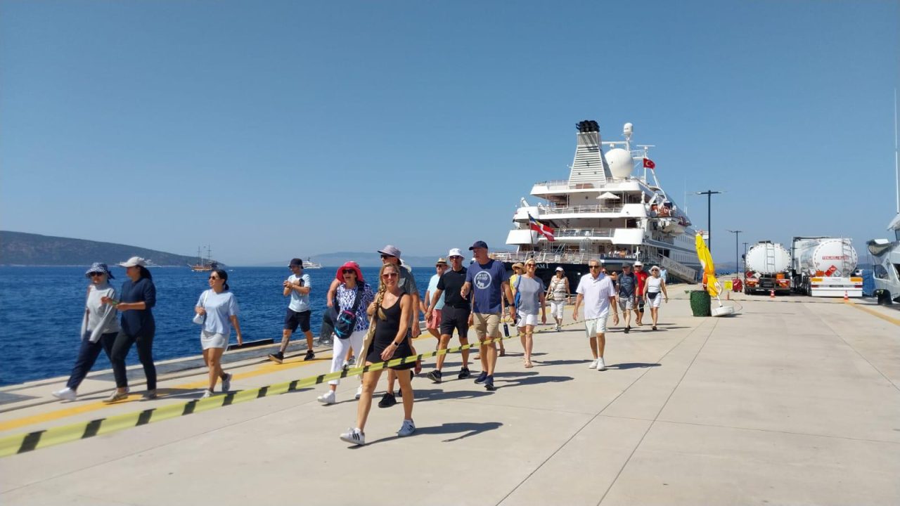 Sea Dream 105 yolcu ile geldi 3 IMG 20250626 WA0025 scaled