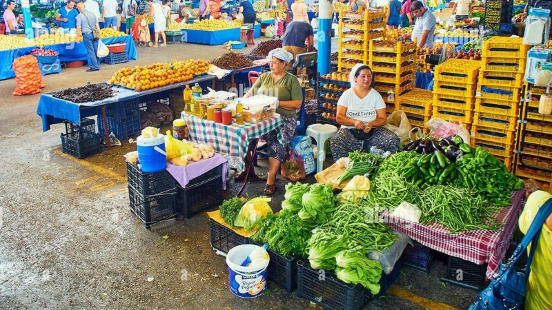 Arefe günü pazar kurulacak yerler belli oldu 20 bodrum turkey july 6 2018 citizens shopping in bodrum market kapal pazar yeri at downtown mugla province turkeykapal pazar yeri pp5h2k 1748863555
