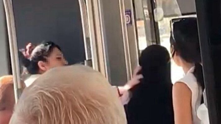 Çarşaflı kadını darp edip 'defolun bu ülkeden' diye bağırdı 20 ef9cd260