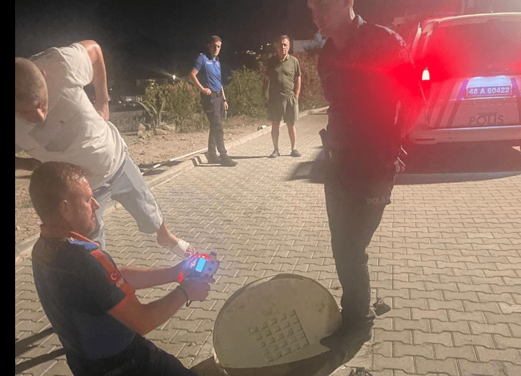 Kanalizasyon hattına giren iki işçi gazdan zehirlendi 8 Adsiz 5
