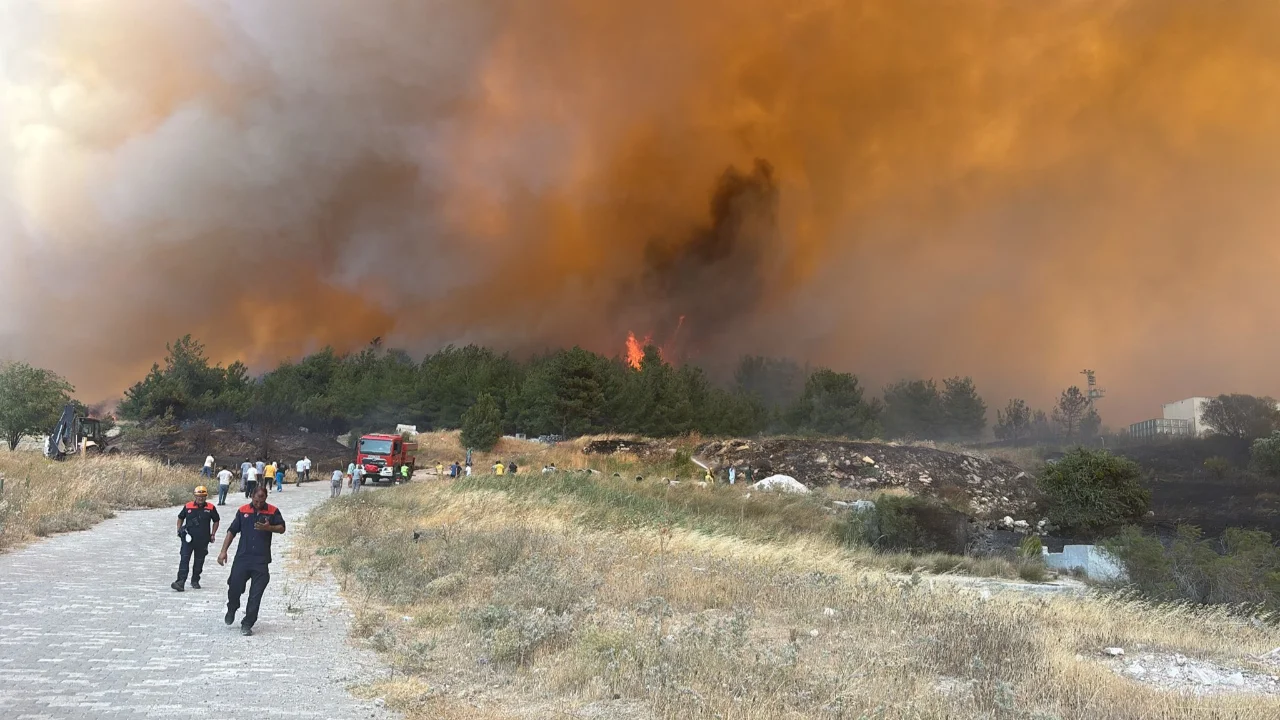 Çanakkale’de korkutan yangın! 15 6895ec24bd930 canakkalede korkutan yangin