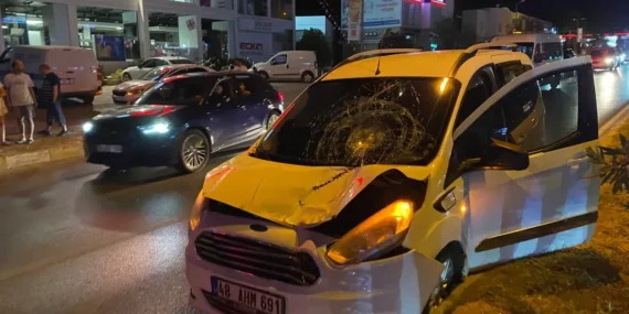 Hafif ticari aracın çarptığı kadın kurtarılamadı 15 bodrum-kaza-3