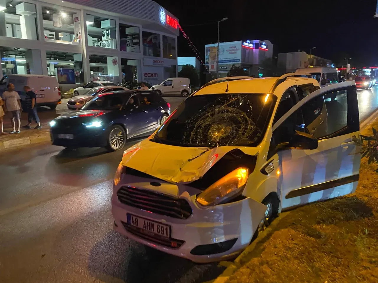 Hafif ticari aracın çarptığı kadın kurtarılamadı 18 bodrum kaza 3