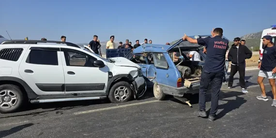 Kavşak 'ta kaza 1 Ölü 2 Yaralı 12 whatsapp-image-2025-08-23-at-183829_1755965348_PGEXal