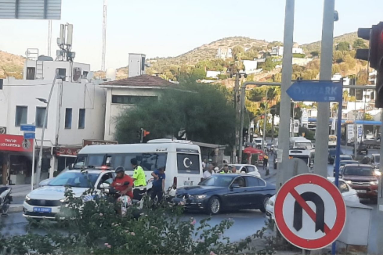 Yolcu minibüsü otomobil ile çarpıştı 8 yaralı 19 IMG 20250912 WA0023 scaled