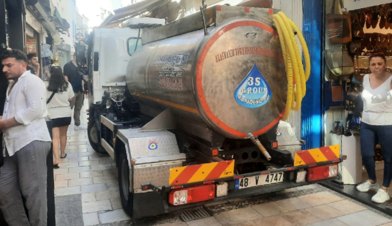 Bodrum'da esnaf tepkili Su Tankeri ile Değirmen Dönmüyor 11 IMG 20250917 WA0038 1 scaled