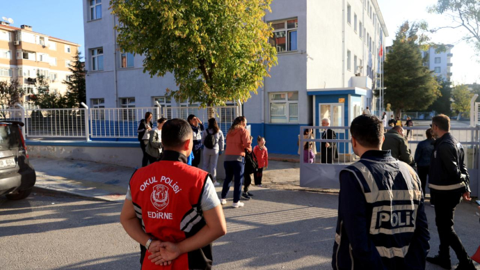 Yeni eğitim-öğretim yılına ilişkin asayiş ve trafik tedbirleri genelgesi 16 okul polis denetim aa 2395180 e1757321760723