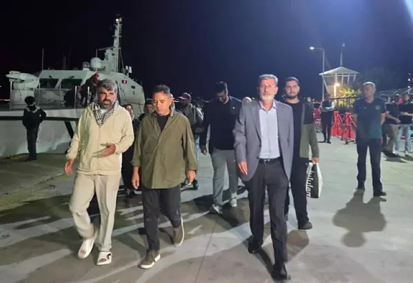 Tekneleri arıza yapan Gazze gönüllüleri, Marmaris'e getirildi 13 68de45966a4661eb99bea086
