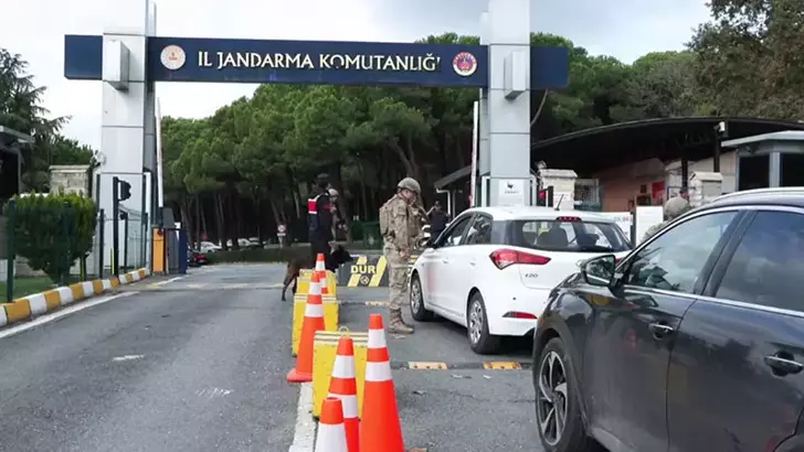 Şarkıcı, oyuncu ve fenomenlere yönelik uyuşturucu soruşturmasında 3 68f280e8a054e9e8b2040be0
