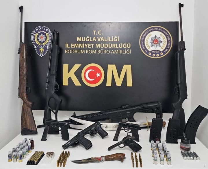 Ruhsat silah operasyonu 5 kişi tutuklandı 2 IMG 20251004 WA00311
