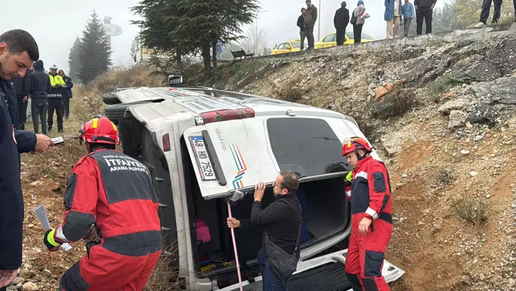 Yolcu minibüsü şarampole devrildi: 15 yaralı 17 69144cb04619d0b5af26f2f6