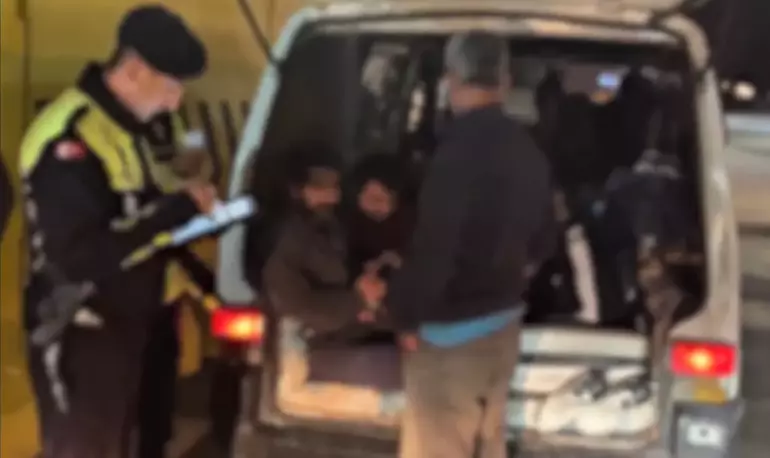 687 düzensiz göçmen ile 29 organizatör yakalandı 8 691ea87ea322c59cc784f06d