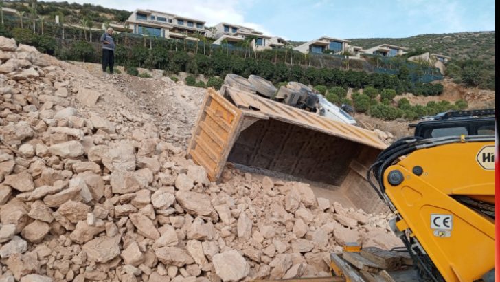 Hafriyat yüklü kamyon devrildi kaza maddi hasar ile atlatıldı 13 69270614a054e9e8b204fd0f