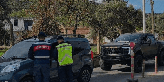 Çeşitli suçlardan aranan 59 şüpheliyi yakaladı 15 Adsiz