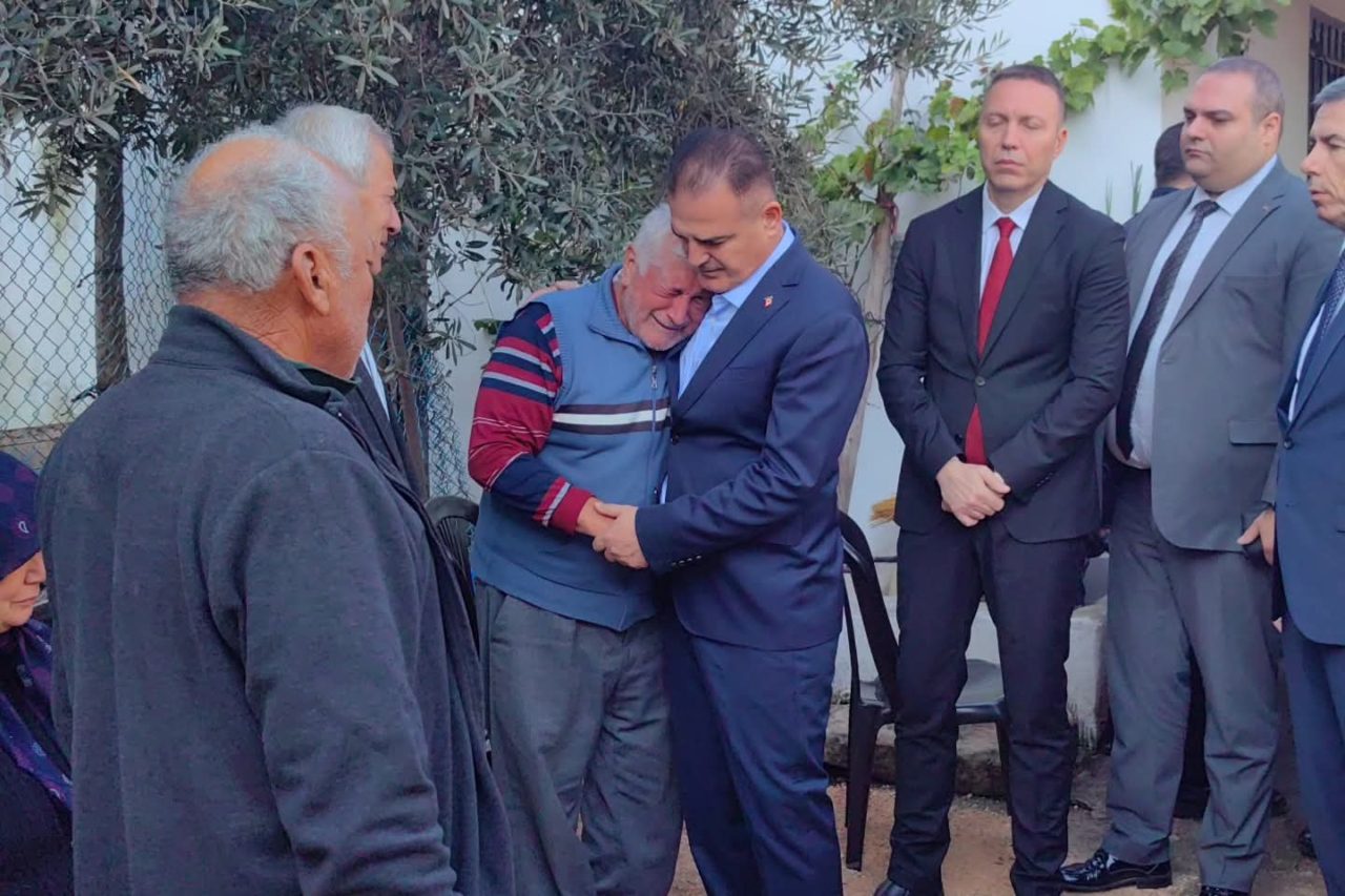 Vali Akbıyık şehit Kuran'ın ailesine taziye ziyareti 16 FB IMG 1762971799454 scaled