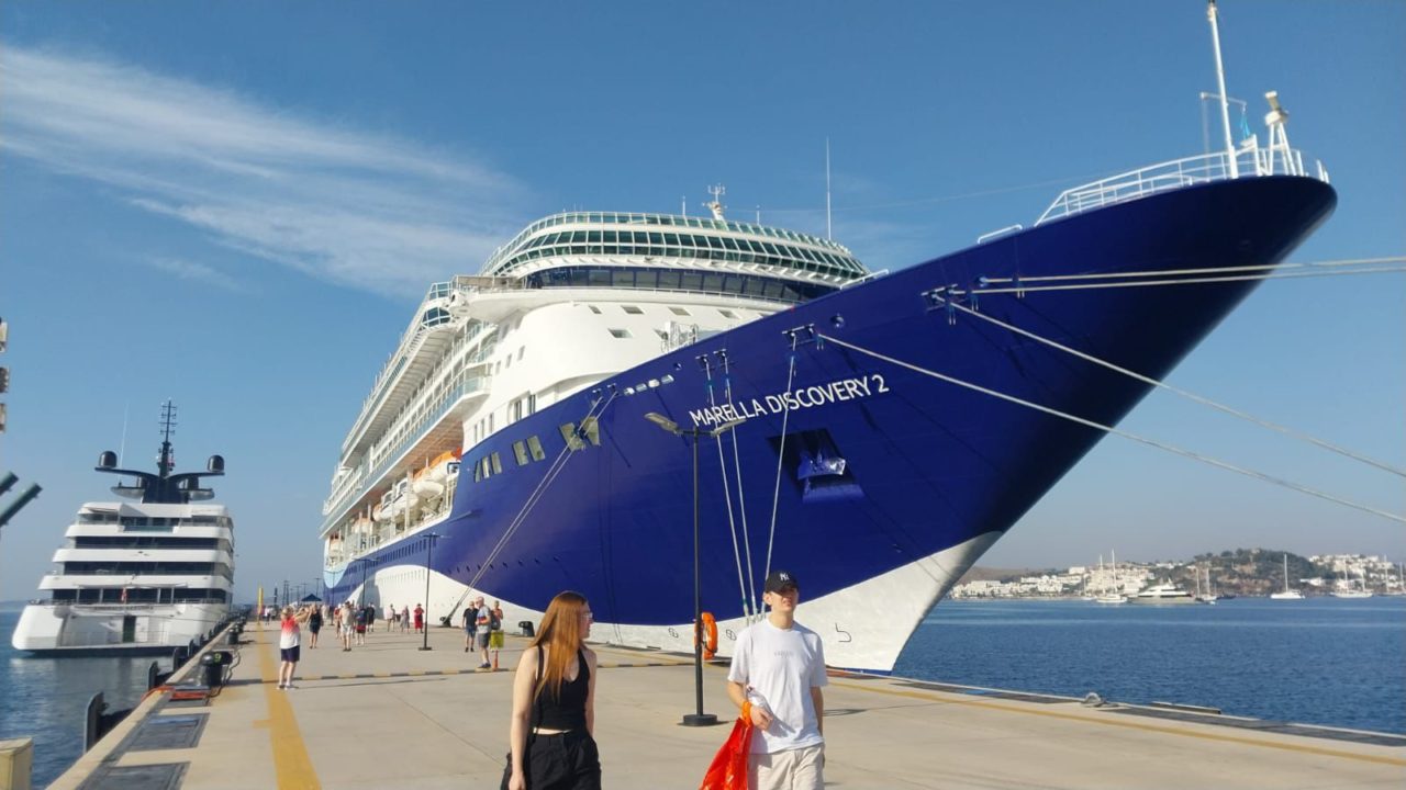 2 gemi ile bin 788 turist geldi 5 IMG 20251102 WA0018 scaled