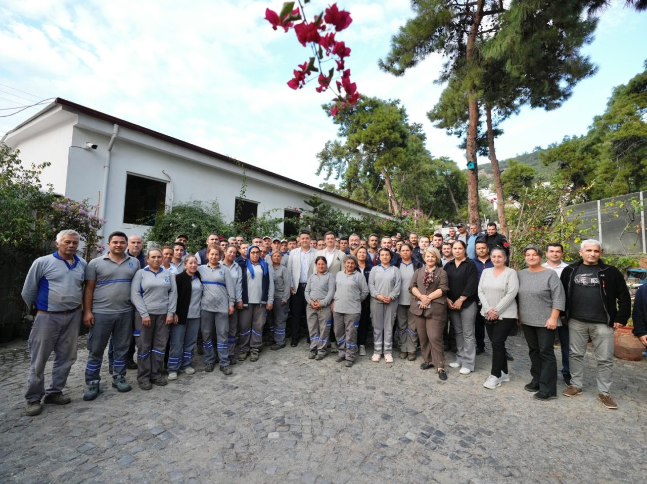 Başkan Mandalinci Mahalle Ziyaretlerine Devam Ediyor 14 bodrum belediyesi baskan mandalinci mahalle ziyaretlerine devam ediyor 13 scaled