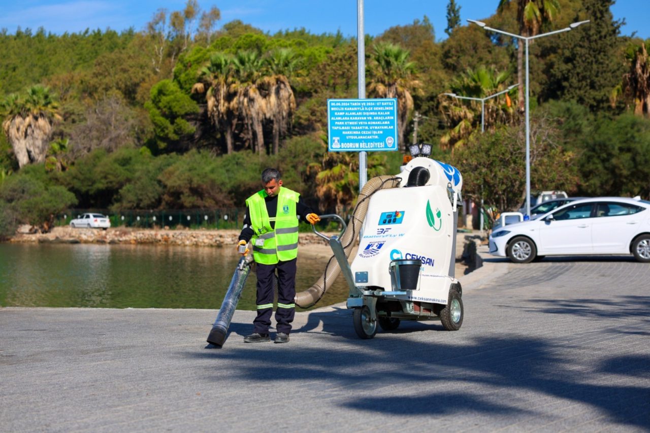 Yeni Nesil Elektrikli Yol Süpürme Araçları Bodrum Sokaklarında 3 bodrum belediyesi yeni elektirikli yol temizleme araclari bodrum sokaklarinda 3 scaled