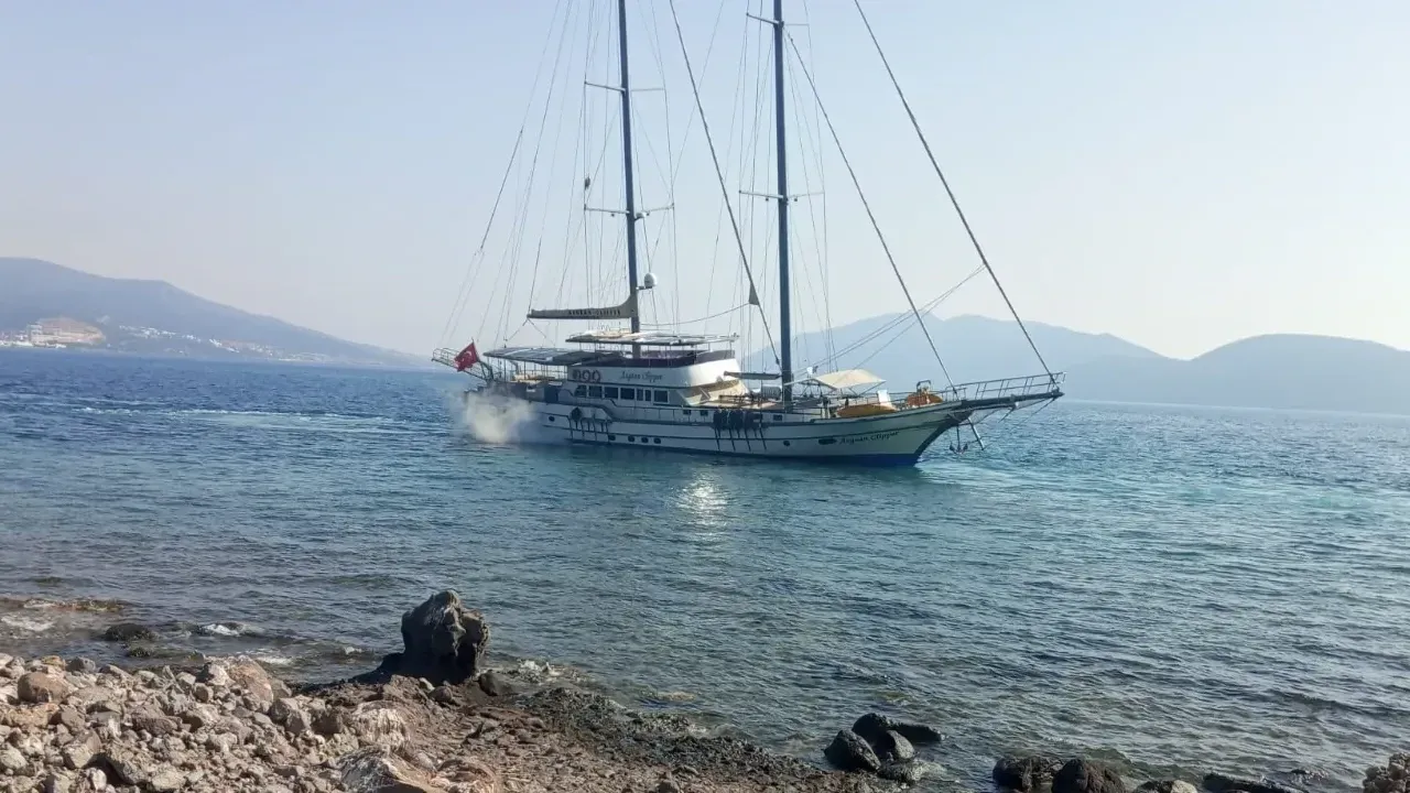 Yelkenli tekne karaya oturdu 18 boruda yelkenli karaya oturdu3 1762186363