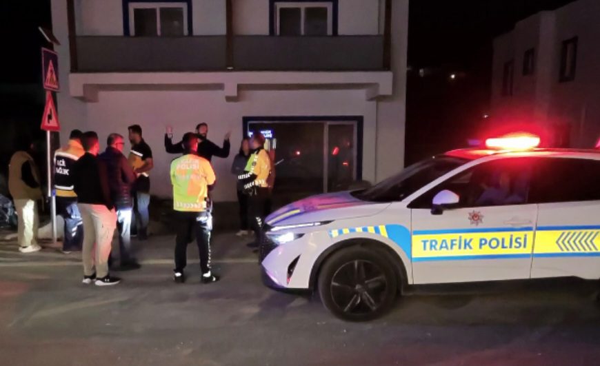 Alkollü Sürücü Duvara Çarptı 17