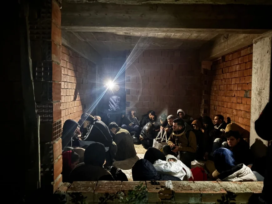Bodrum’da kaçmayı bekleyen 24 göçmen inşaatta yakalandı 9