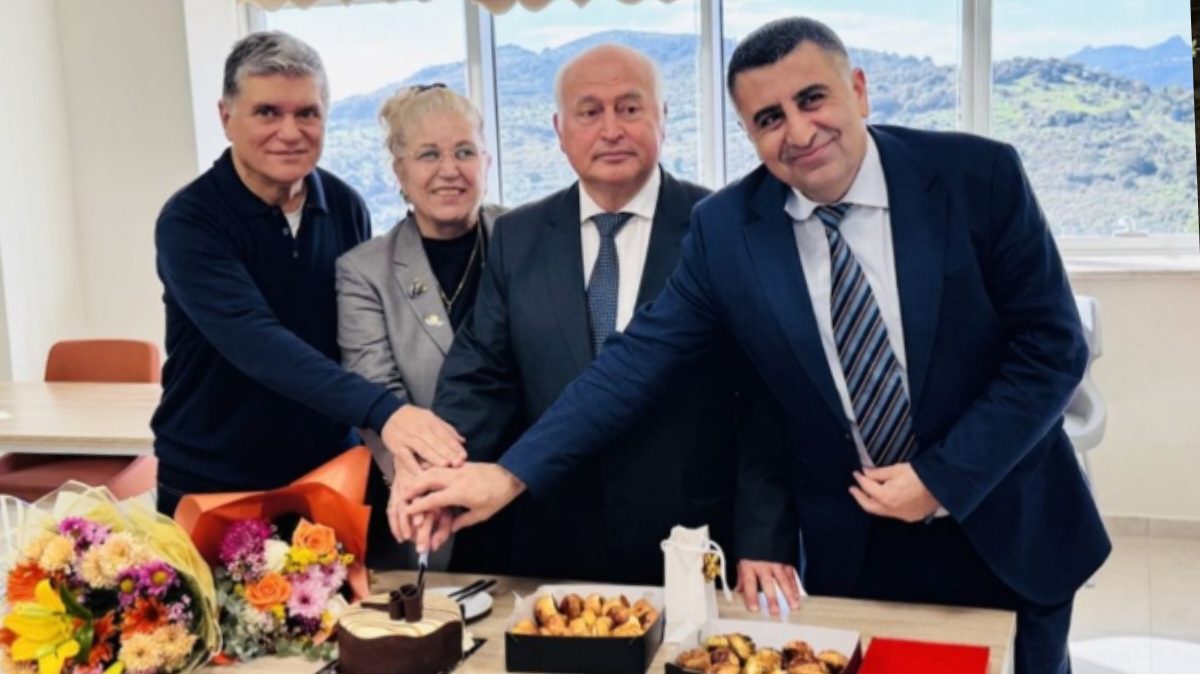 34 yıl hizmet verdiği hastaneden törenle uğurlandı 16 1220528 2