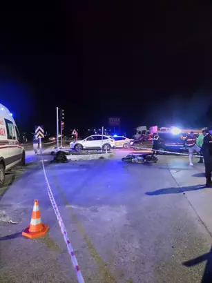 Kırmızı ışıkta geçen TIR ile motosiklet çarpıştı: 1 ölü 3 6939ba211f66d48786520235