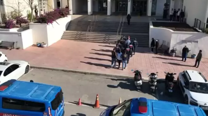 Muğla dahil 14 ilde göçmen kaçakçılarına operasyon: 112 tutuklama 4 694f8c8aba514d1781d6a365