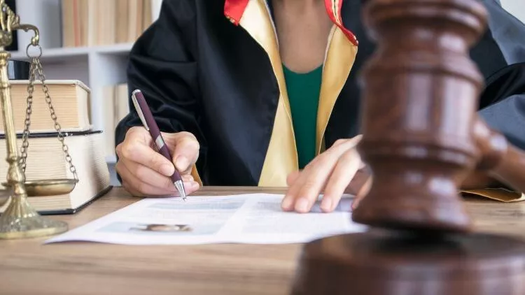 Gereksiz icra davası açan karışan avukatlara para cezası verilecek 17 Avukat Nedir
